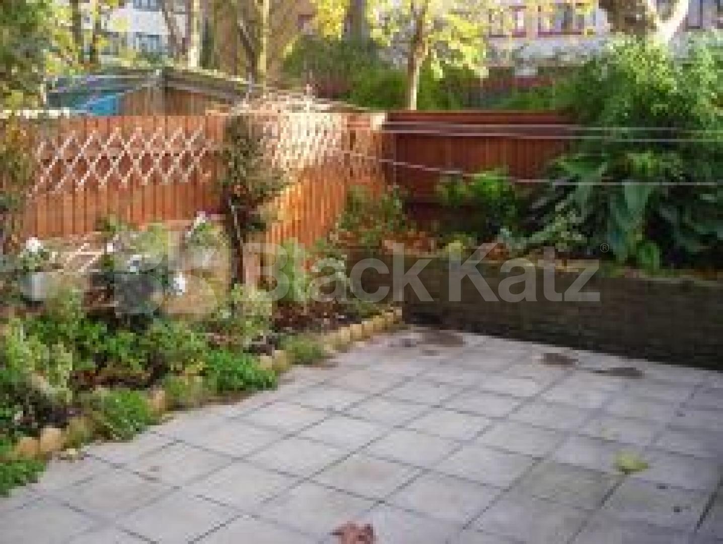 			4 Bedroom, 1 bath, 1 reception Flat			 Tresham Cresent, MARYLEBONE